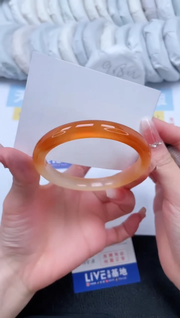 【闪购商品】石英质玉手镯未镶嵌T217-60.8