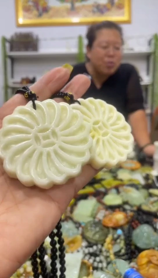未镶嵌岫玉吊坠多样性发货发其中一件