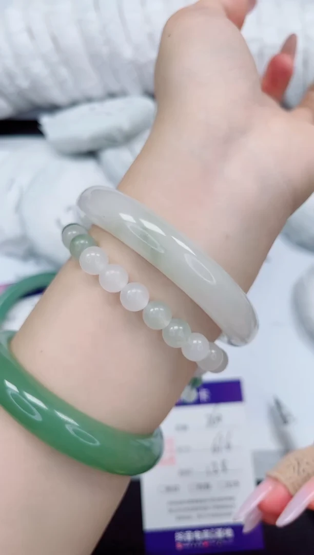 石英质玉手镯未镶嵌260-61/62