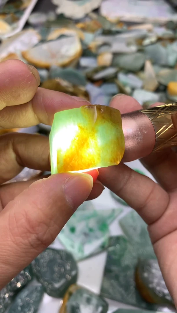 【闪购商品】翡翠颈饰未镶嵌天然翡翠A货