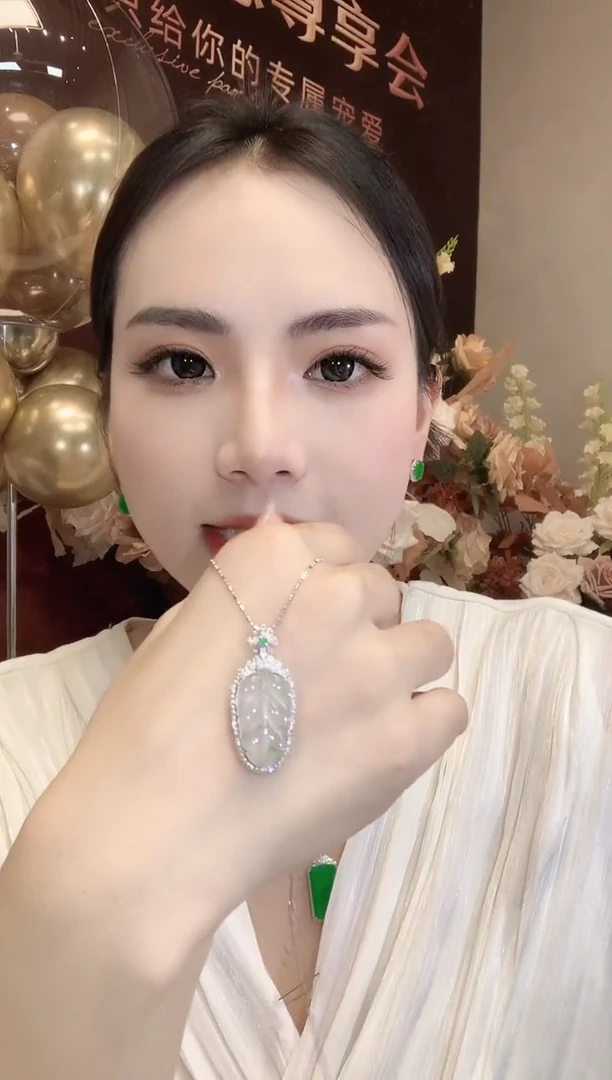翡翠18K金镶嵌吊坠(不含链)A28