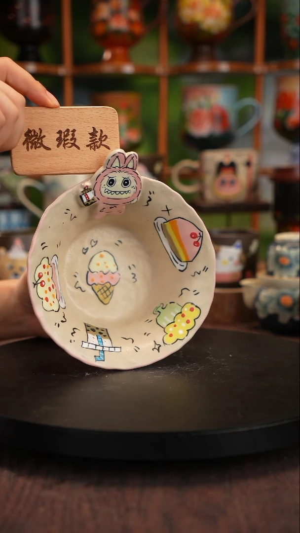 五彩手绘陶瓷拉布布碗微瑕