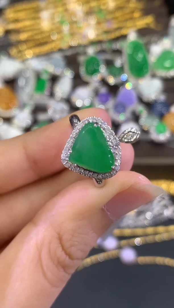 18K金镶嵌戒指翡翠B86