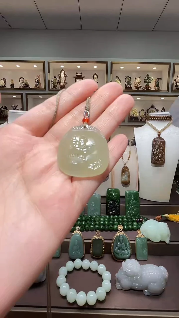 和田玉未镶嵌颈饰苏