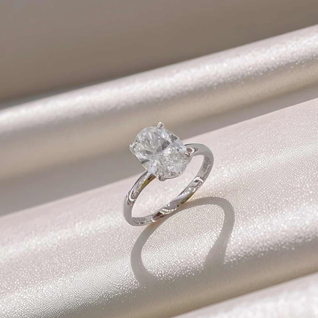 实验室培育钻石18K金椭圆直臂戒指 YM LGJZ241