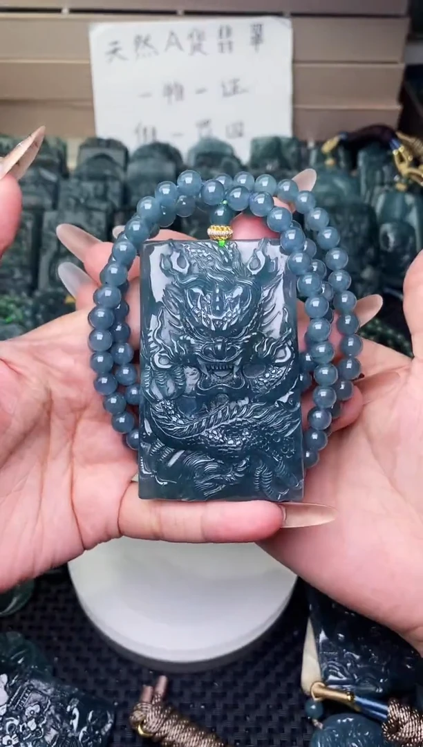 颈饰未镶嵌翡翠