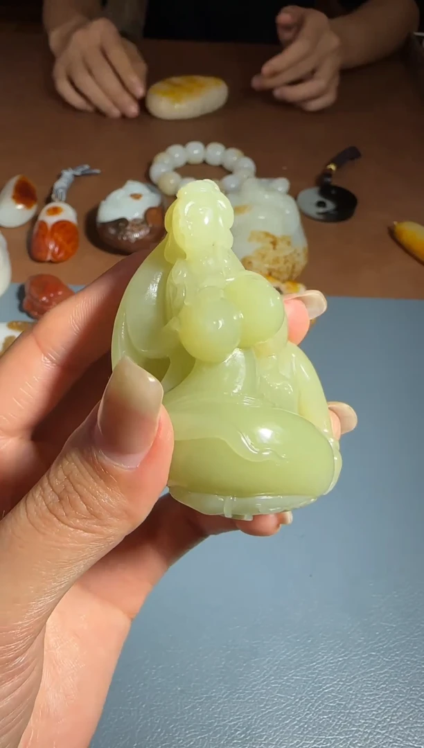 未镶嵌和田玉把件董*予和田玉