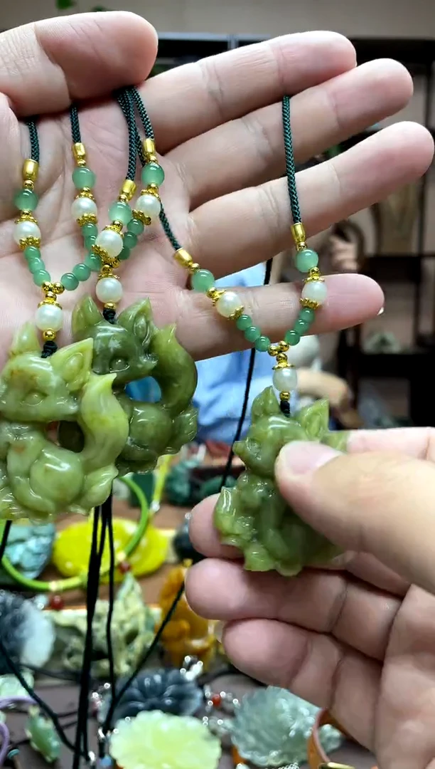 未镶嵌岫玉吊坠多样性发货发其中之一