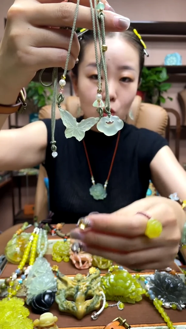 未镶嵌岫玉吊坠·