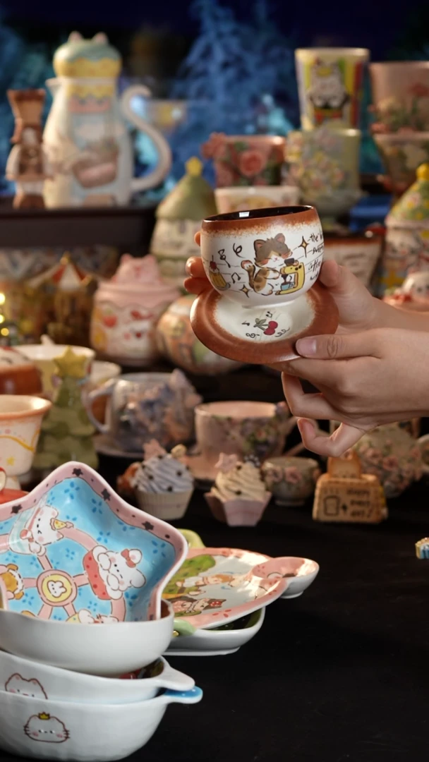 摆件陶请****注景德镇釉下彩手绘设计师款陶瓷