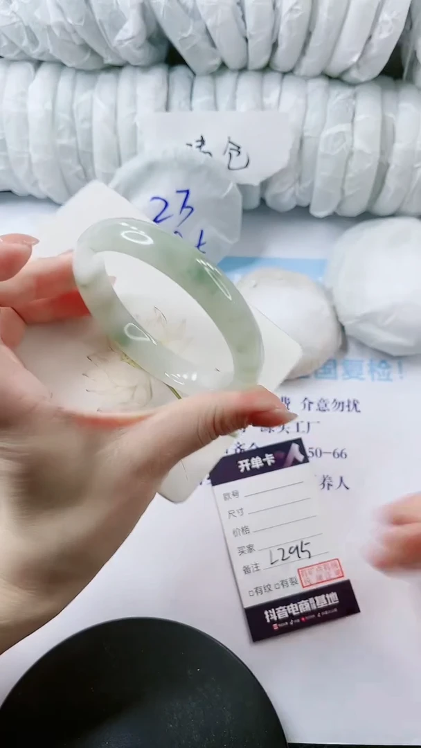【闪购商品】石英质玉手镯未镶嵌多样性发货L295
