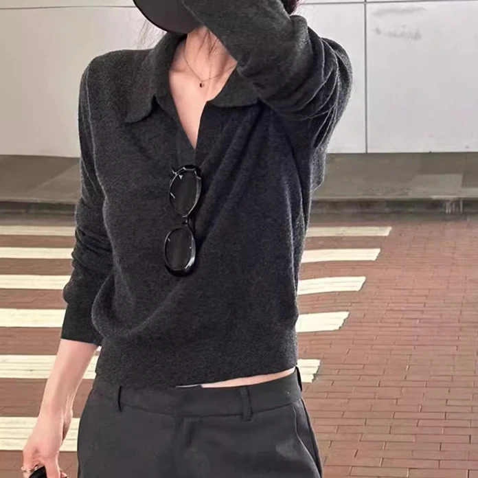 职业阿玛诗官2025秋冬新款时尚灰色翻领针织衫小个子短款打底上衣