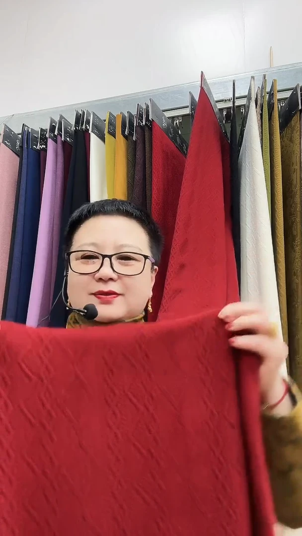 向***发施华洛酒红色1.1米