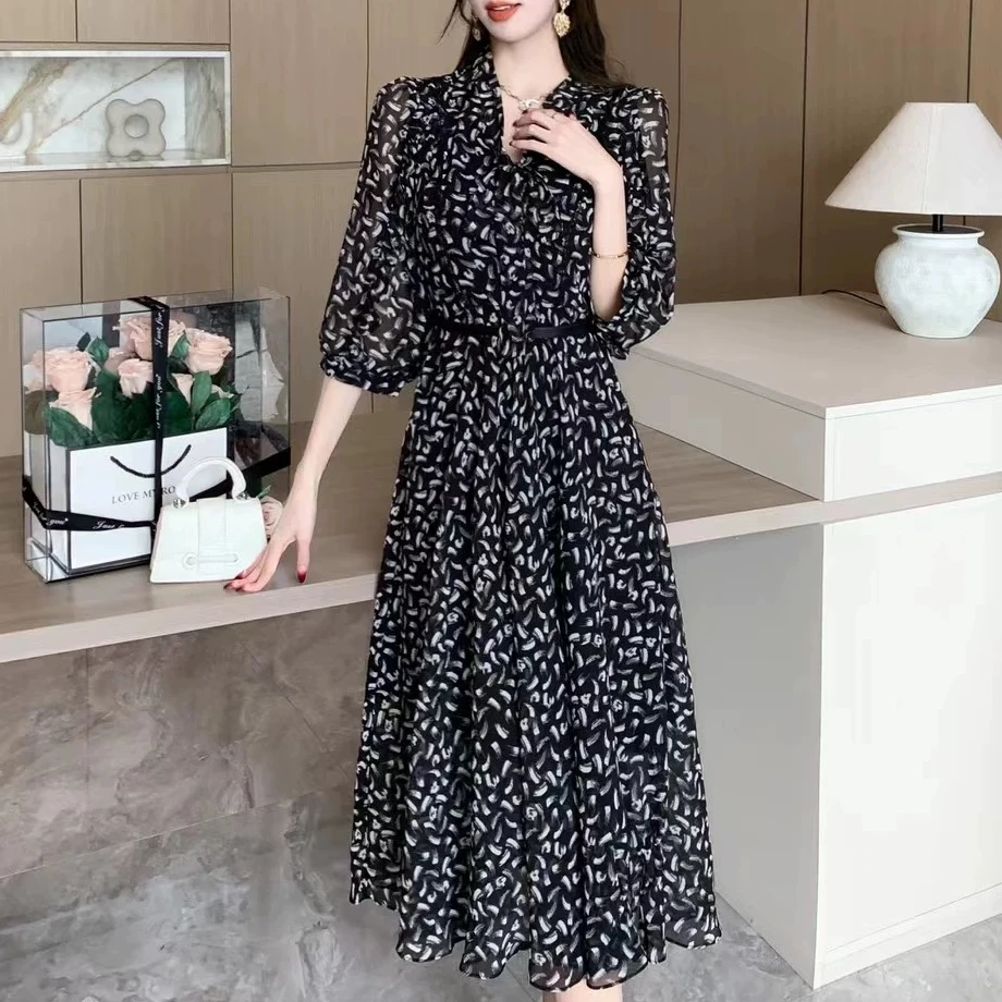 2025夏季新品法式修身V字领连衣裙优雅气质百搭裙子Q26