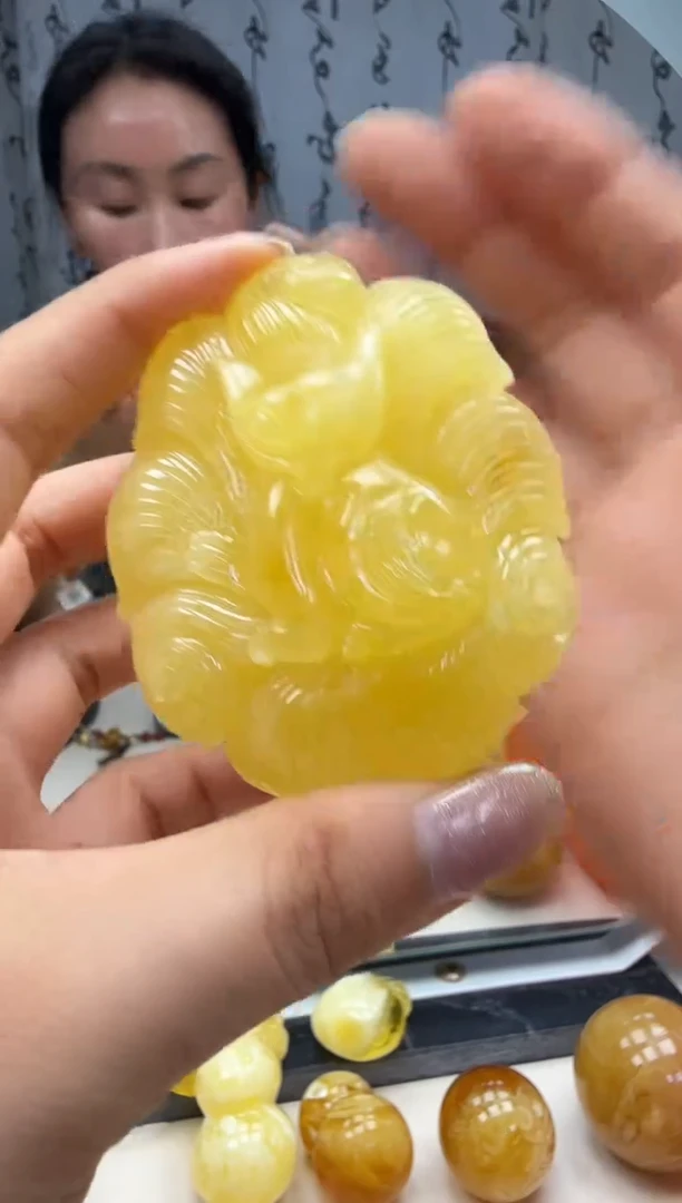 裸石琥珀未镶嵌如图