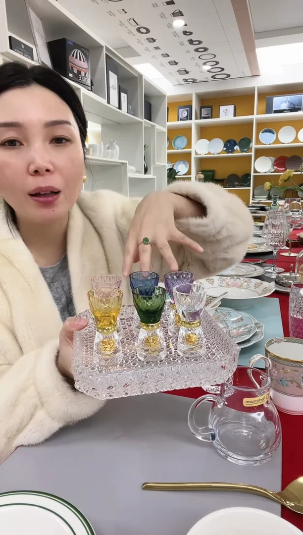 创意水晶金箔彩色白酒杯 6个颜色各一个