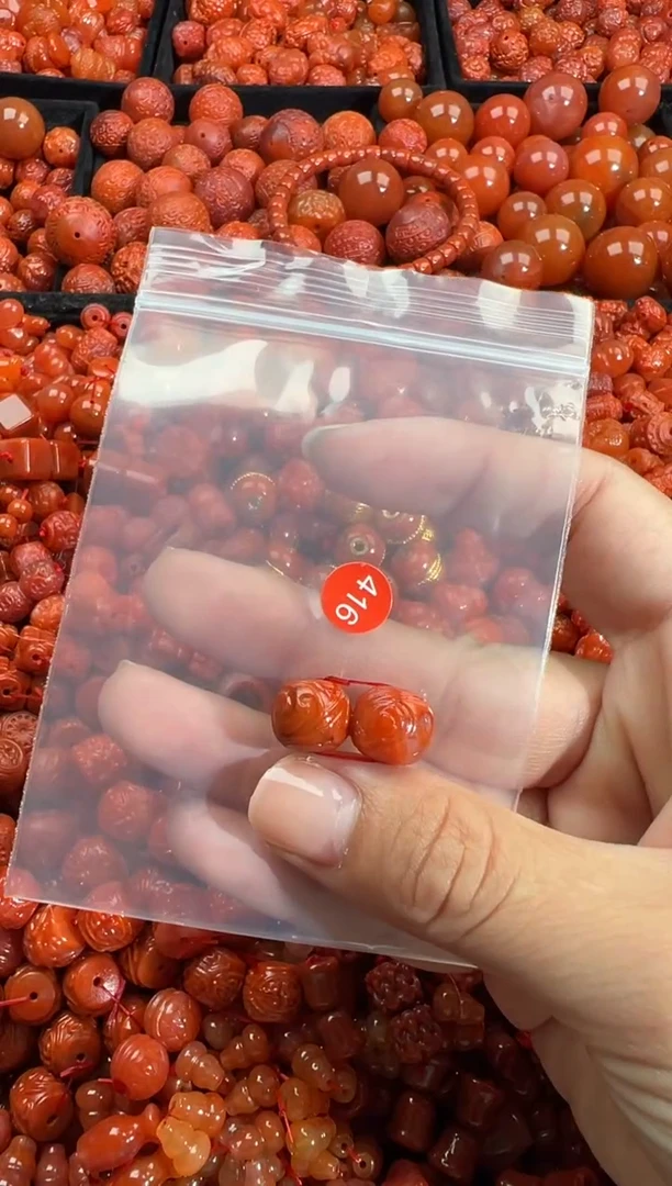 南红玛瑙未镶嵌颈饰1