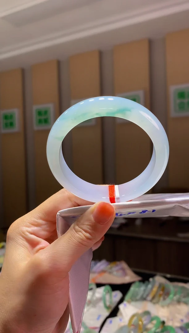 未镶嵌手镯翡翠- Q8圈口 57.1全款6.8万 定金2万