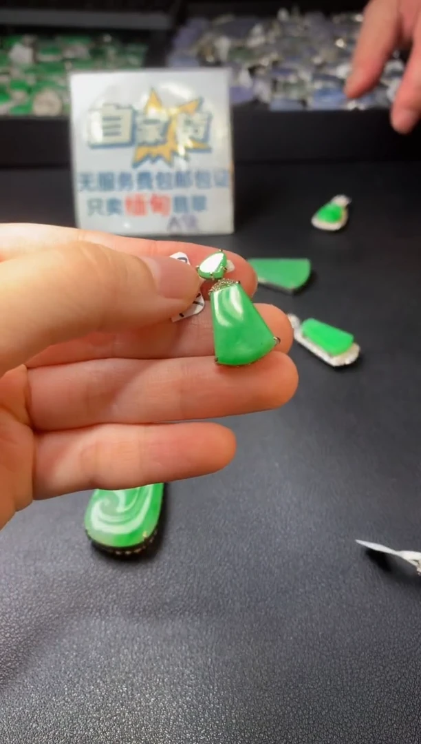 翡翠银S925镶嵌颈饰翡翠