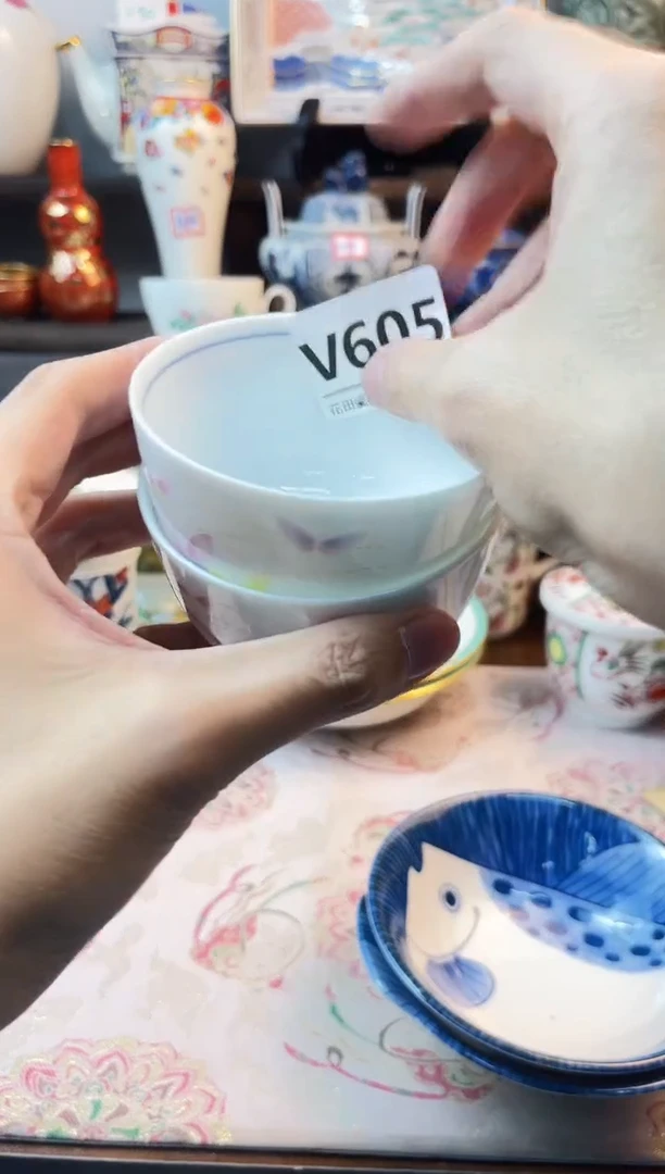 瓷片谟*V605不退不换.感谢理解
