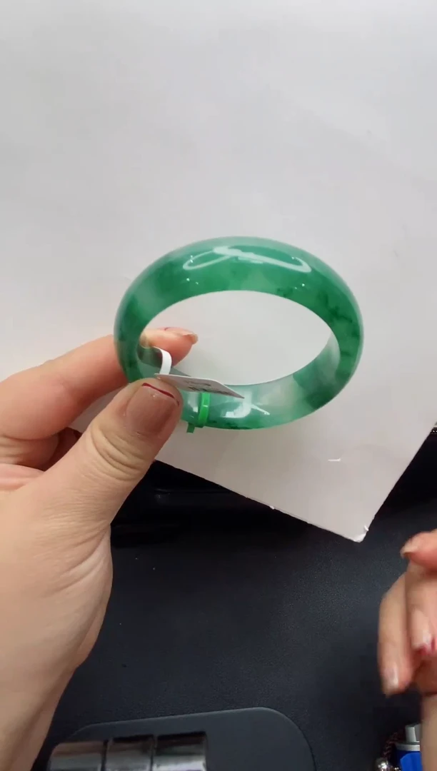 【闪购商品】石英质玉手镯未镶嵌高冰飘花非洲翠39