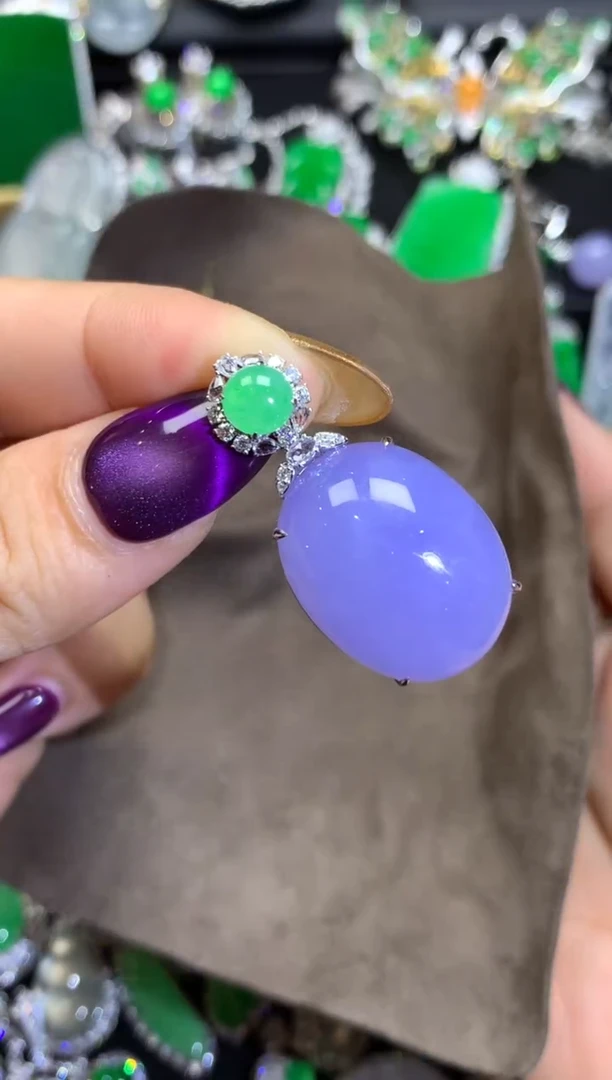 颈饰18K金镶嵌翡翠翡翠吊坠（双十一特价）