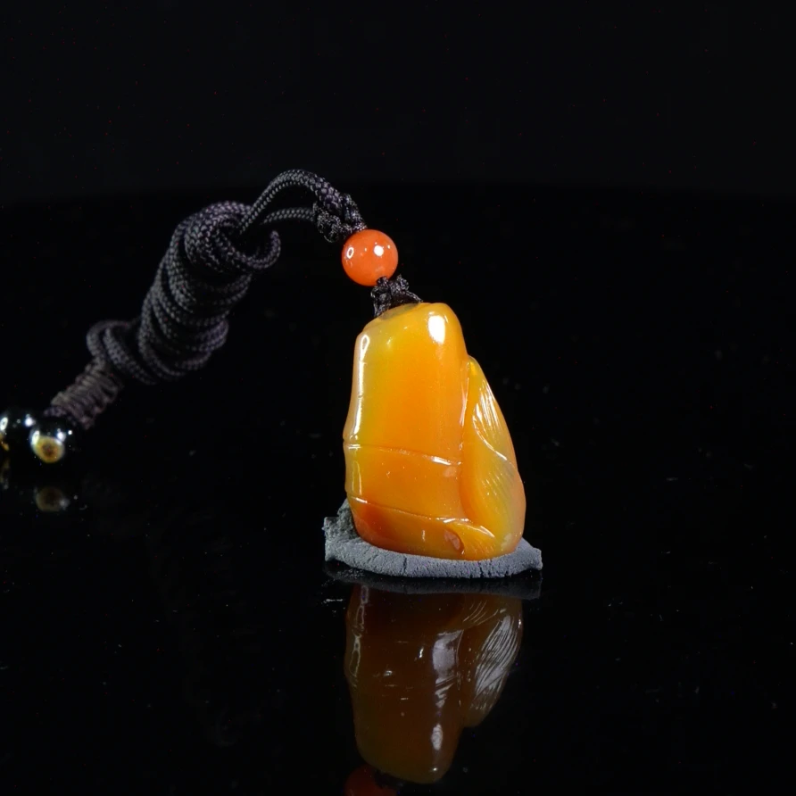 Lot.1.寿山石三彩水洞竹节挂件9.7克2x0.9x3cm