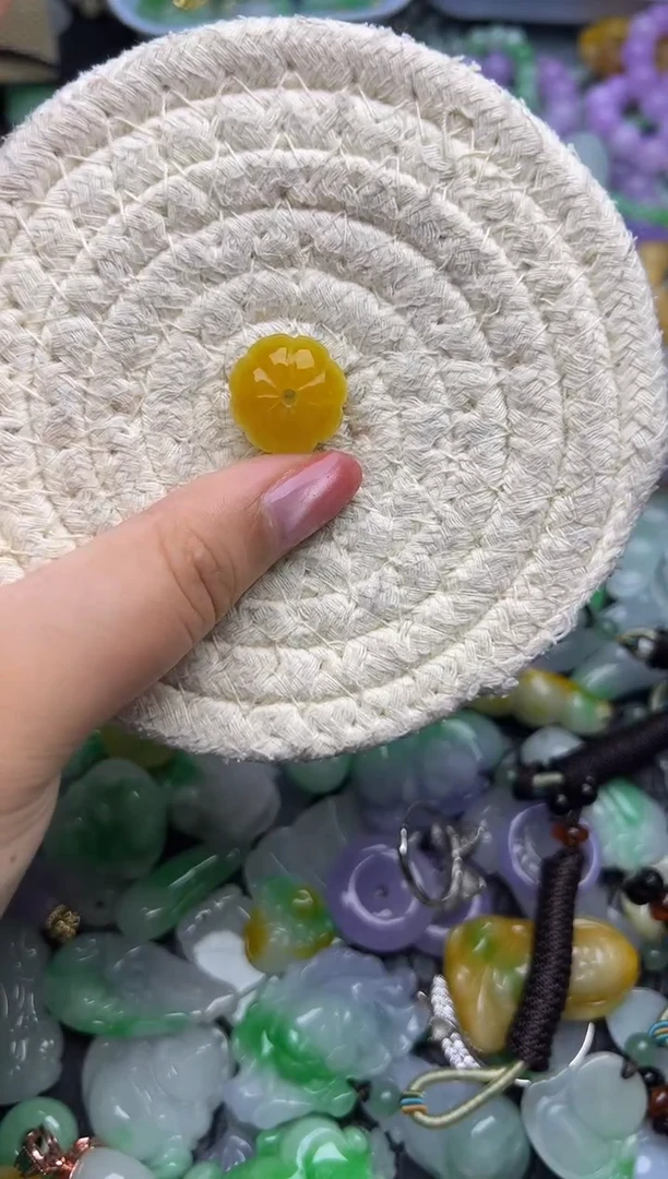 颈饰未镶嵌翡翠天然缅甸翡翠吊坠