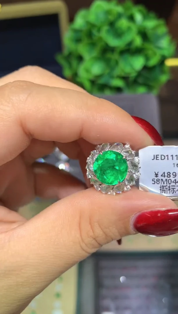 18K金镶嵌戒指祖母绿3.64ct