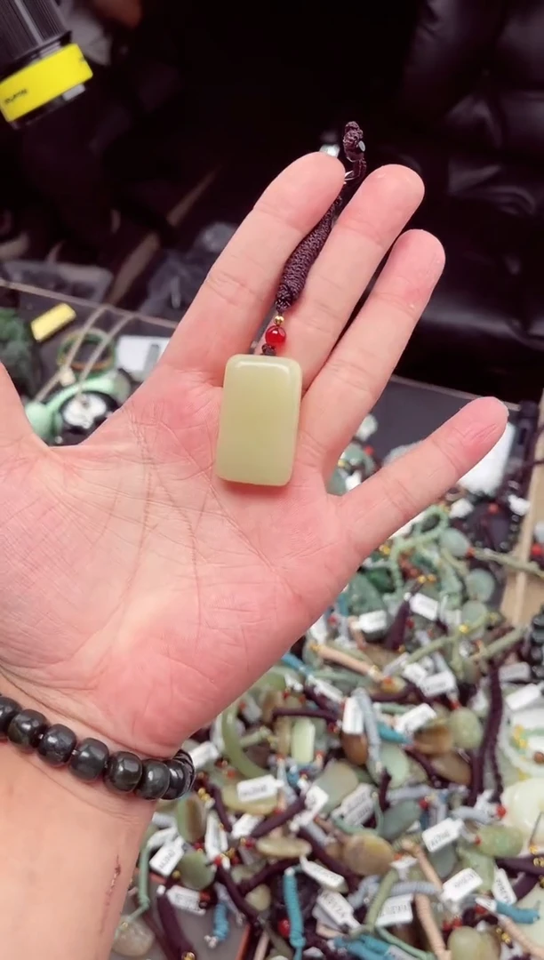 和田玉未镶嵌颈饰拍一发一