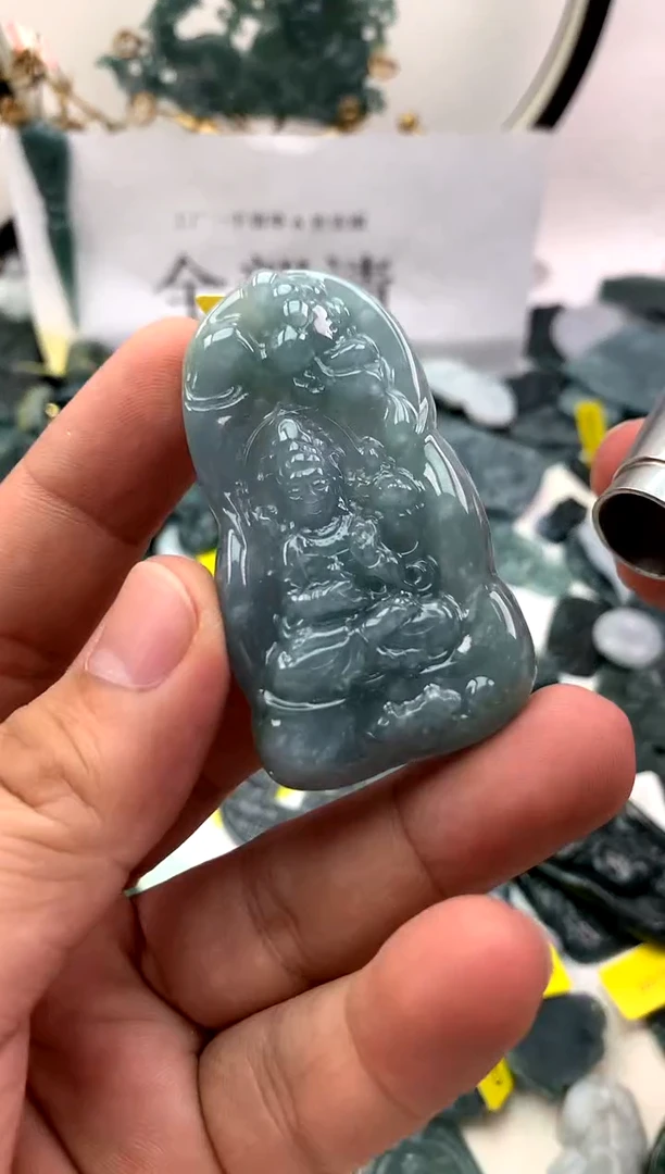翡翠未镶嵌颈饰观音