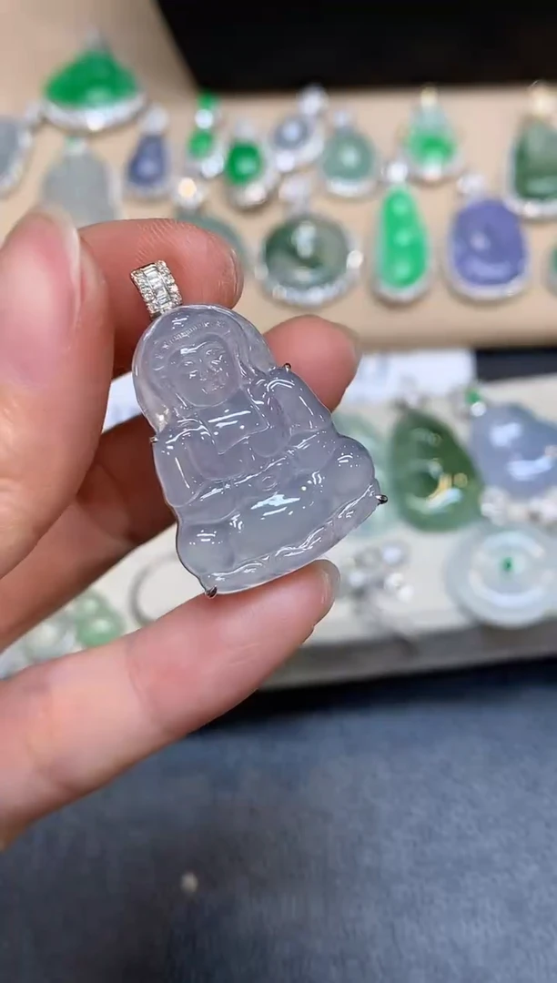 颈饰18K金镶嵌翡翠观音【无服务费