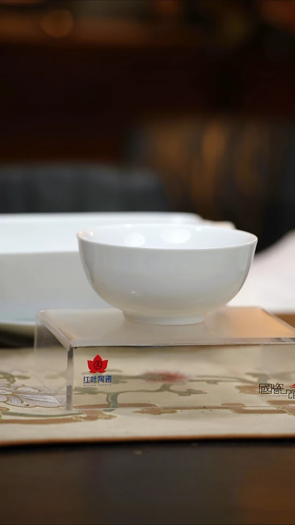 2个微瑕白胎6英寸面碗（无底款）