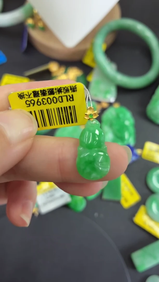 吊坠(不含链)18K金镶嵌翡翠挂件