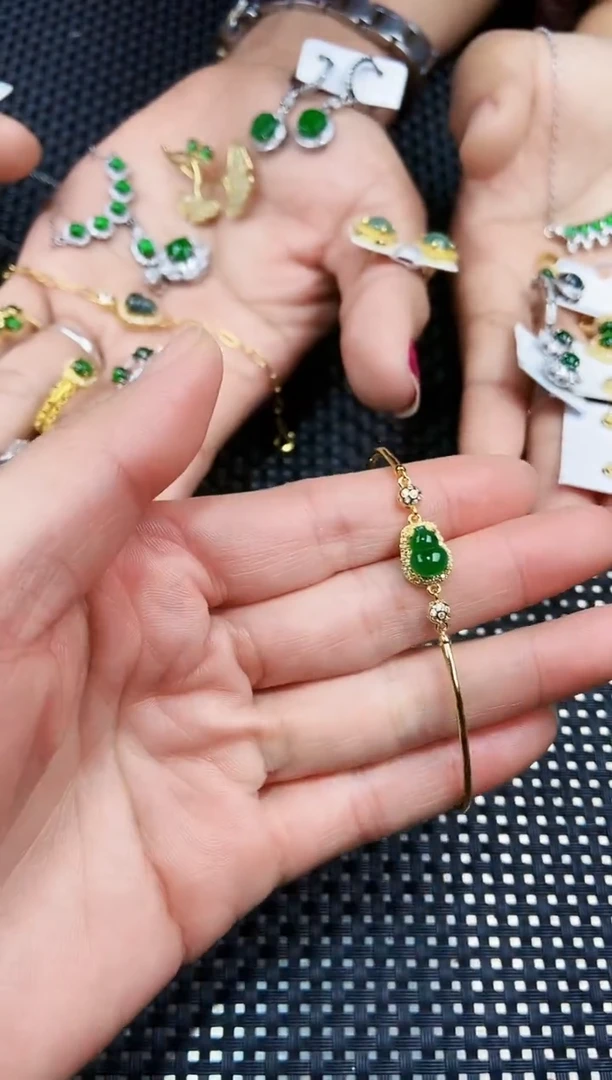 【闪购商品】翡翠手链未镶嵌111111111