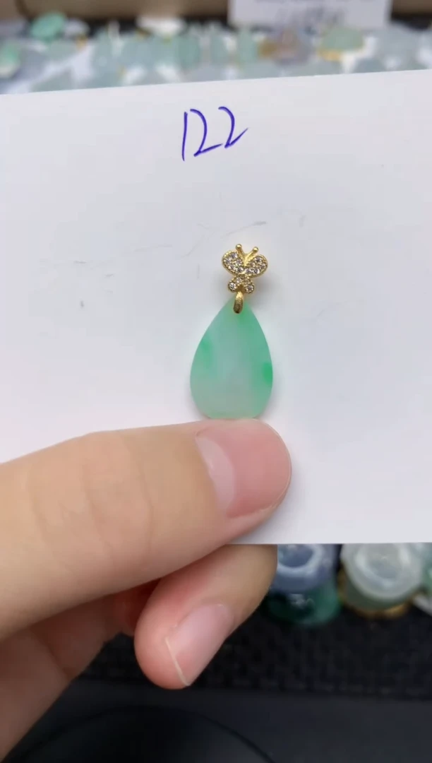 翡翠未镶嵌颈饰天然缅甸A货翡翠