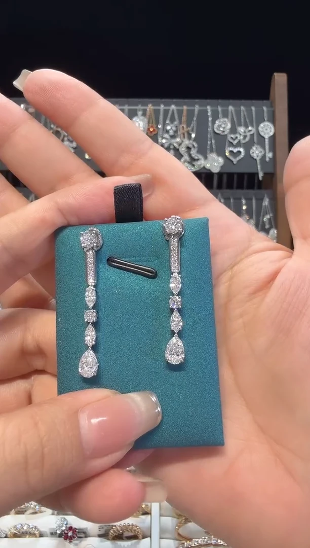 铂Pt950镶嵌实验室培育钻石耳饰