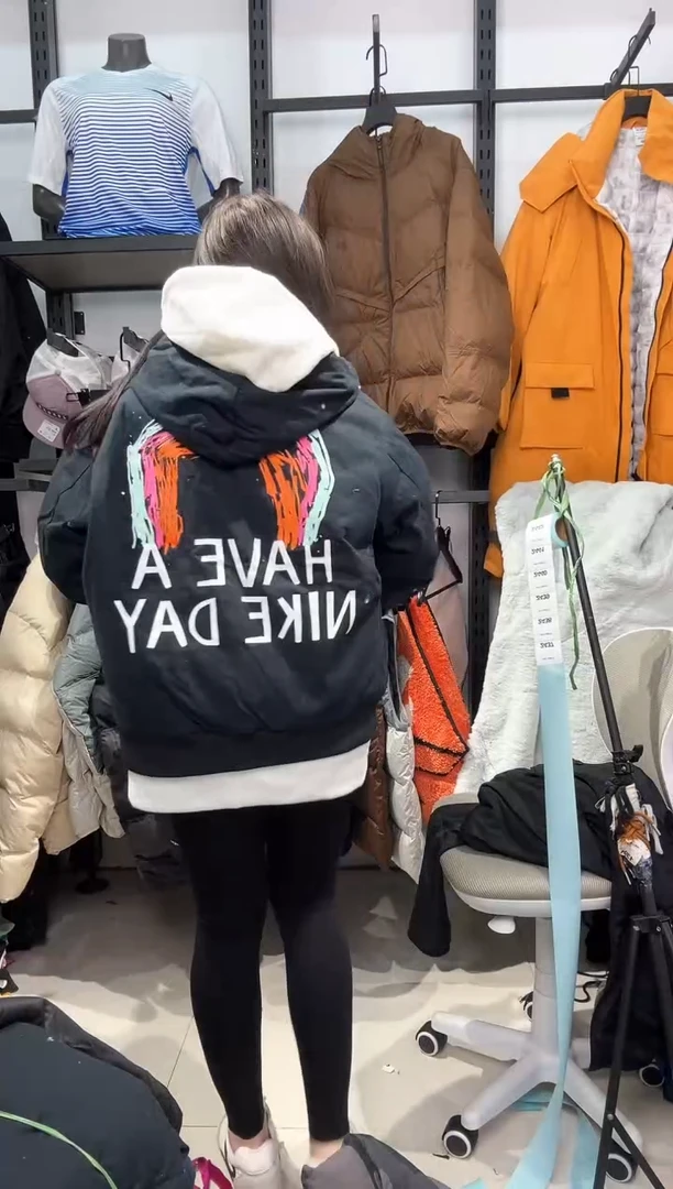 2437   编码  瑕疵直播间过款为准 尺码  ·  M170