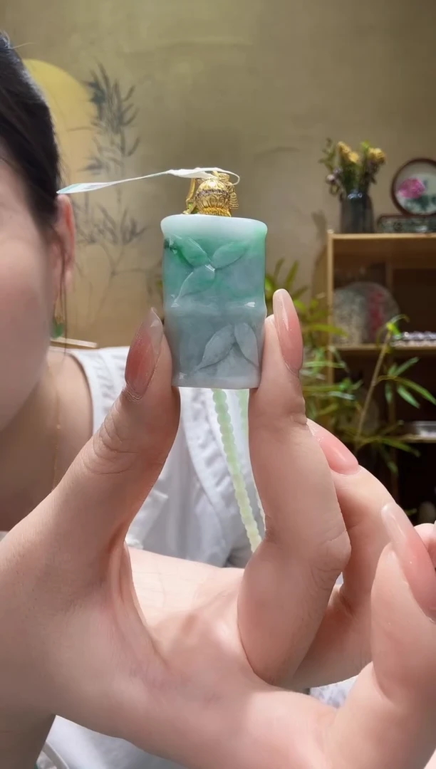 翡翠未镶嵌颈饰吊坠