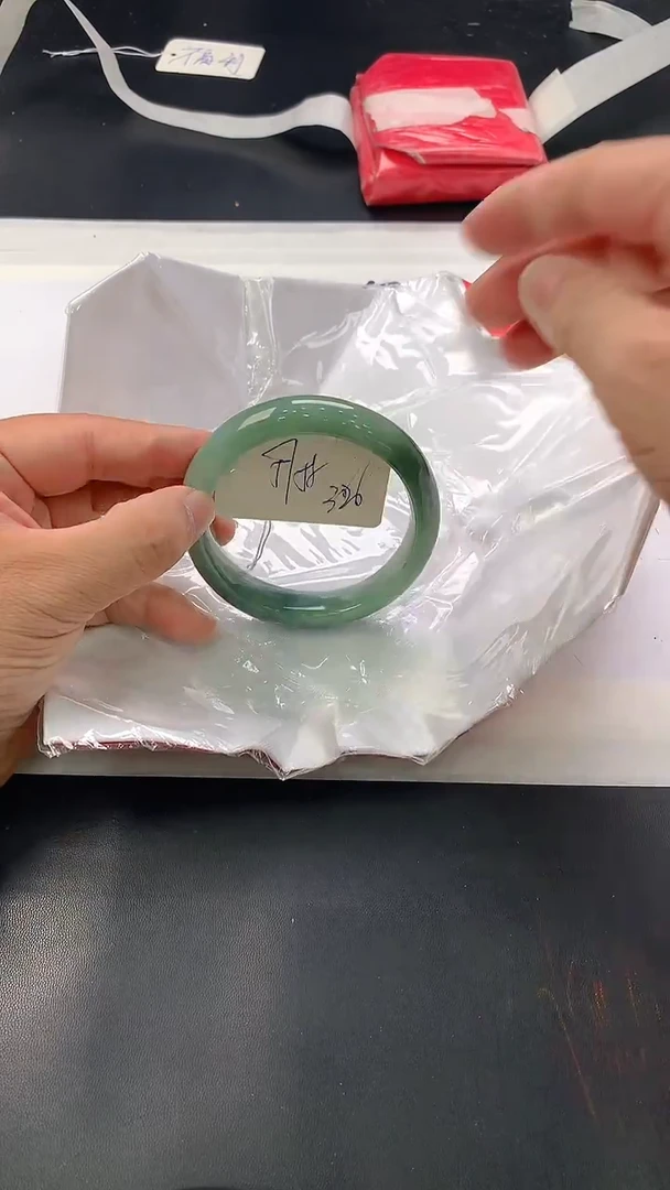 翡翠手镯未镶嵌126