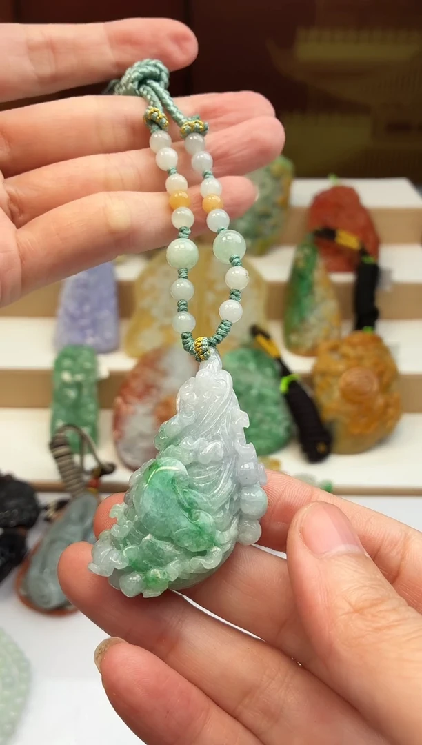 颈饰未镶嵌翡翠牌子