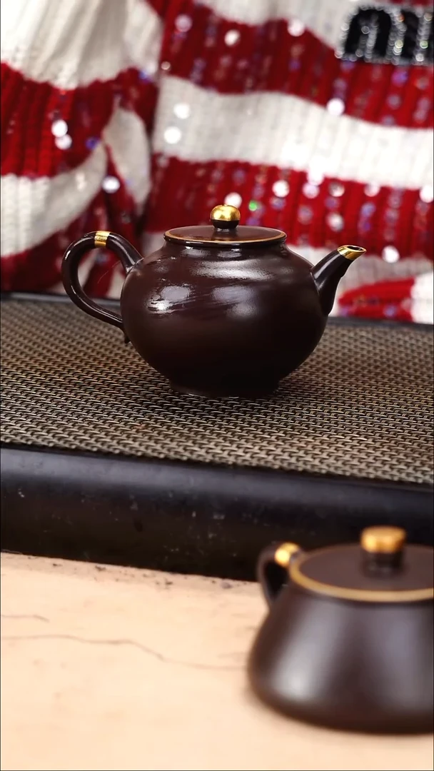 茶壶紫砂四号井茄皮紫泥描金新款宫灯150cc