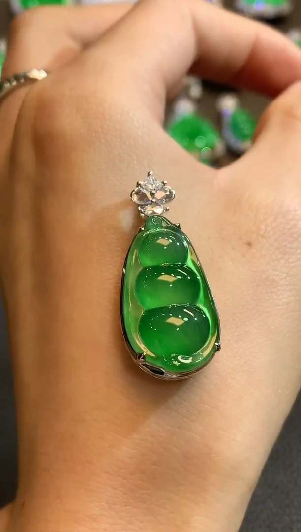 吊坠(不含链)18K金镶嵌翡翠C60