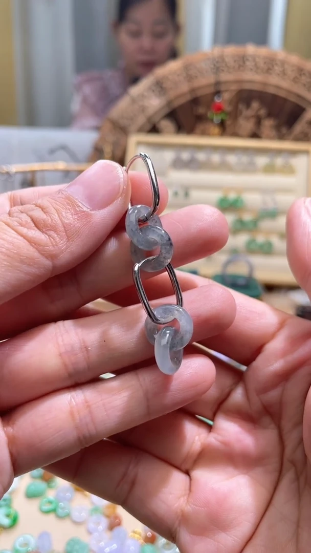 【闪购商品】翡翠颈饰未镶嵌甜甜圈一对