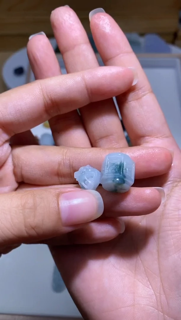 未镶嵌定制翡翠叫***人珠子一对