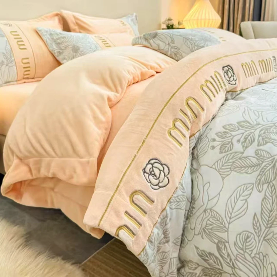 2024年新款立体雕花刺绣高克重牛奶绒四件套