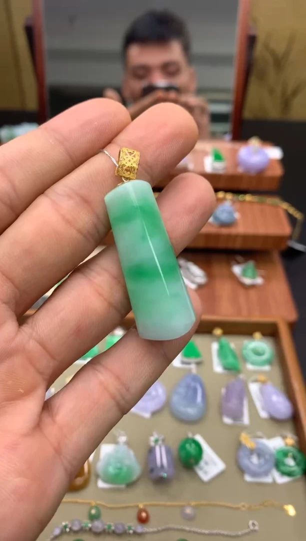 吊坠(不含链)18K金镶嵌翡翠无事柱