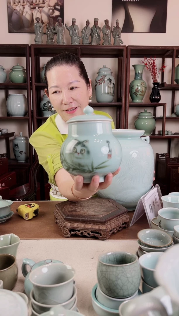 张****J釉中彩 猫画 小盖罐（黑点）