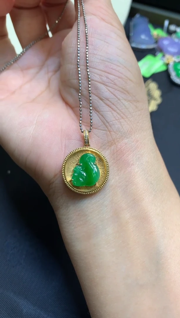 翡翠18K金镶嵌吊坠(不含链)松鼠