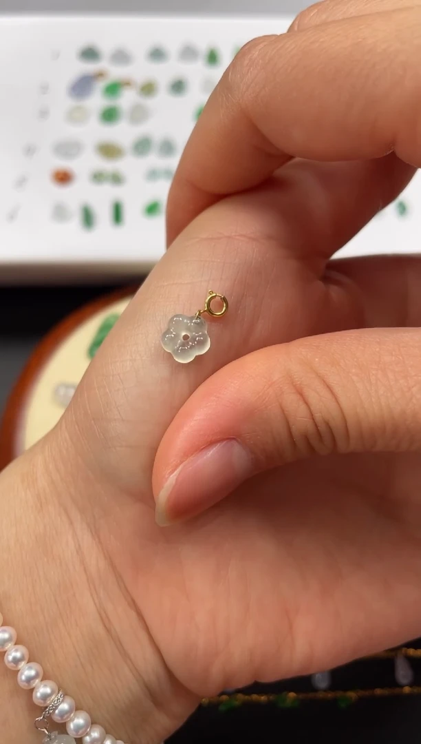 吊坠(不含链)18K金镶嵌翡翠一个JK538